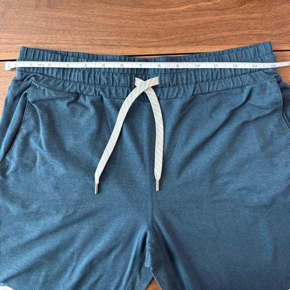 Vuori Women's performance Jogger Pants size small - Picture 9 of 10